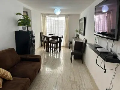 Una televisión o centro de entretenimiento en New apartment nice and centrally located