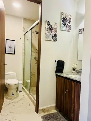 Un baño de Bellísima casa de lujo con amenidades y alberca