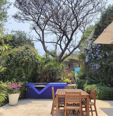 Jardín al aire libre en Casa María de mi Corazón