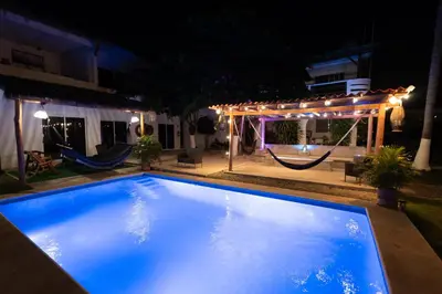 Piscina en o cerca de Suku'un