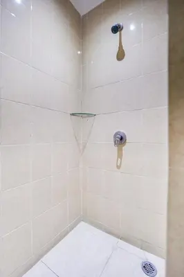 Un baño de First Inn Hotel & Business