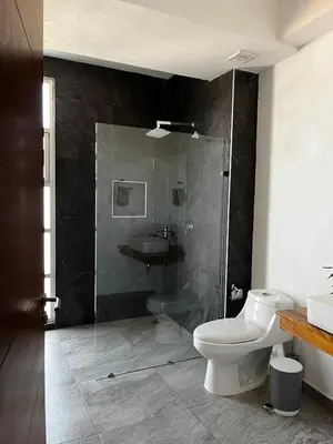 Un baño de El Cielo, a centrally located apartment with a beautiful view