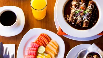 Comida en o cerca de este resort