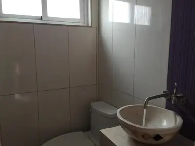 Un baño de Mini suite in excellent location!