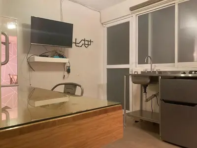Un baño de Mini suite in excellent location!