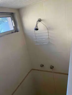 Un baño de House on the shore of the lake