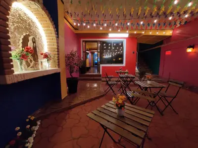 Un restaurante o sitio para comer en Posada Familiar Lupita