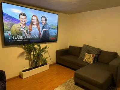 Una televisión o centro de entretenimiento en Majestuoso alojamiento