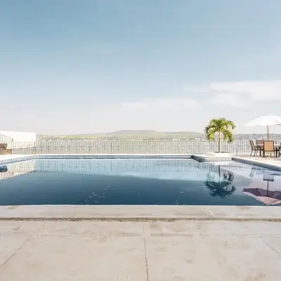 Apartment in a lakefront hotel