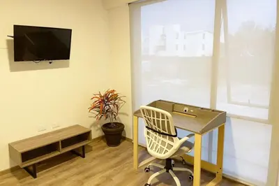 Una televisión o centro de entretenimiento en Moderno Loft Totalmente Equipado