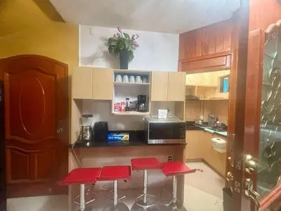 Una cocina o zona de cocina en Habitacion Amarilla