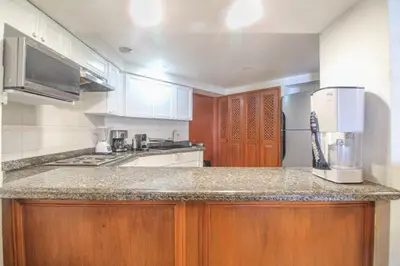 Una cocina o zona de cocina en Apartment in Acapulco Diamante with beach access
