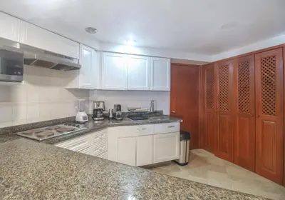 Una cocina o zona de cocina en Apartment in Acapulco Diamante with beach access