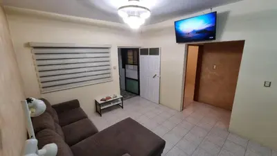 Una televisión o centro de entretenimiento en Departamento de 2 habitaciones en Casa la Experimental