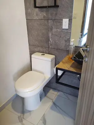 Un baño de Hermosa casa vista al lago