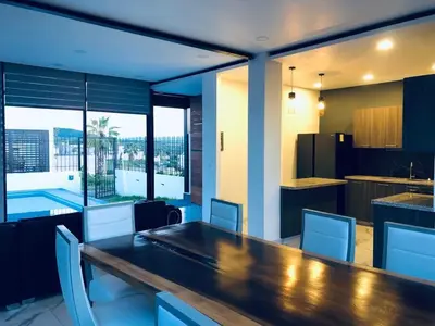 Una cocina o zona de cocina en Hermosa casa vista al lago
