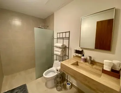 Un baño de Isla del amor Departamento para 7 vista al mar alberca y embarcadero