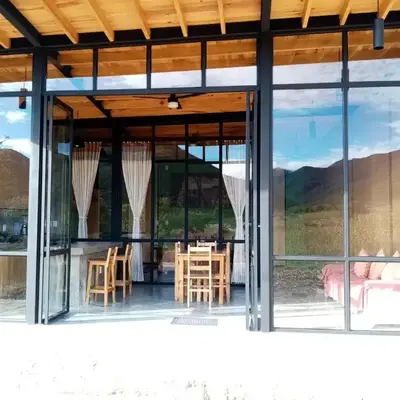 Bungalow al pie de la montaña