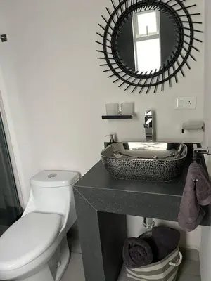 Un baño de Hermosa casa alberca climatizada