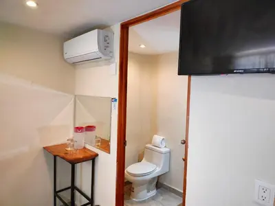 Un baño de Ashly Loma Larga