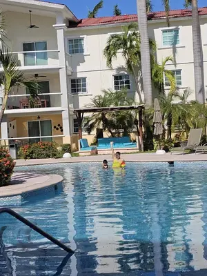 Piscina en o cerca de Diamante Lakes Condominium, in front of Arena GNP