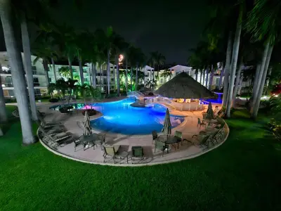 Piscina en o cerca de Diamante Lakes Condominium, in front of Arena GNP