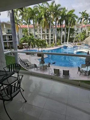 Piscina en o cerca de Diamante Lakes Condominium, in front of Arena GNP
