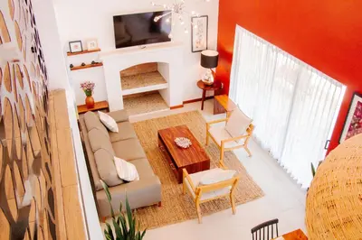 Una televisión o centro de entretenimiento en Nubária Residences