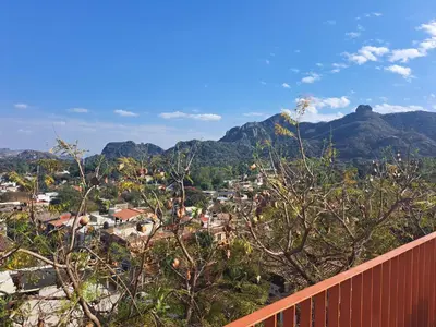 Vista general de una montaña o vista desde la casa o chalet