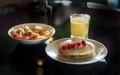 Comida en o cerca de este hotel