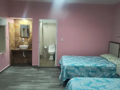 Un baño de Servicios de Hospedaje