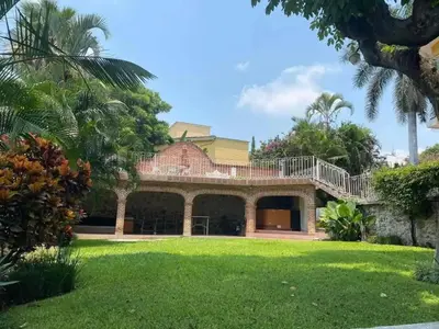 Jardín al aire libre en Casa Bugambilia