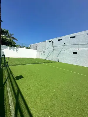 Instalaciones para jugar a tenis o squash en Departamento frente a playa bonfil o alrededores
