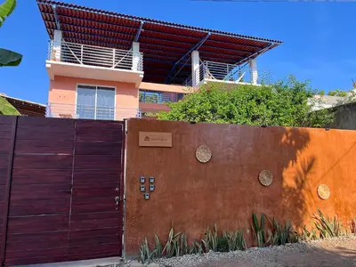 Edificio en el que se encuentra el apartahotel