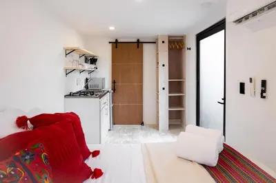 Una cocina o zona de cocina en Esssential PXM Arkitainer Residential Lofts