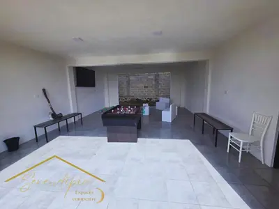 Una televisión o centro de entretenimiento en Serendipia espacio campestre