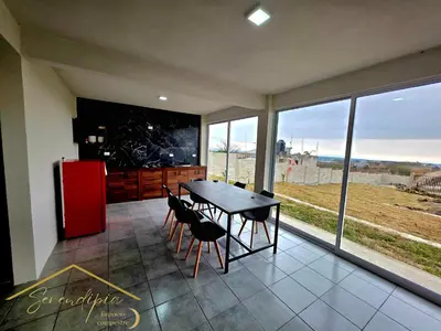 Una televisión o centro de entretenimiento en Serendipia espacio campestre