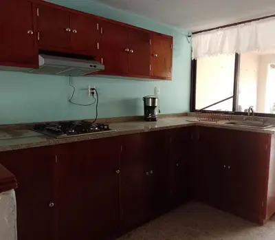 Una cocina o zona de cocina en Cozy little beach house