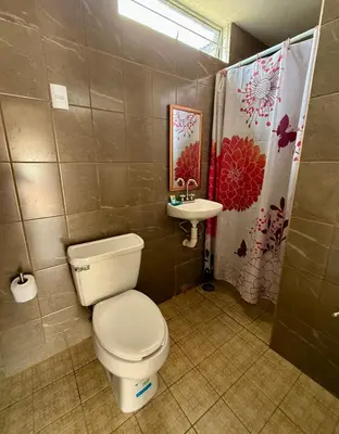 Un baño de Hotel Principal