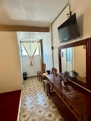 Una televisión o centro de entretenimiento en Hotel Principal