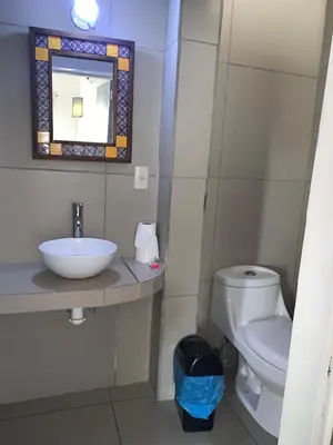 Un baño de hotel las olas zicatela 2