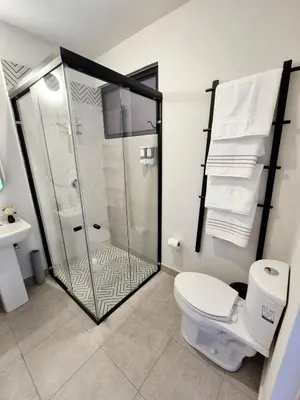 Un baño de Planta Baja, departamento tranquilo y muy cómodo!