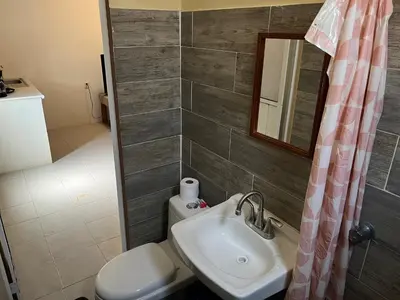 Un baño de Descanso ideal, Sobre carretera a Puerto, Muy cerca del aeropuerto