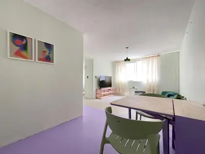 Una televisión o centro de entretenimiento en Great apartment for long stays