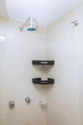 Un baño de condominio los mangos