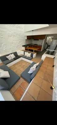 Zona de estar de casita briones
