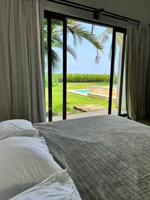 Cama o camas de una habitación en Beachfront house Private beach Pool 6 people
