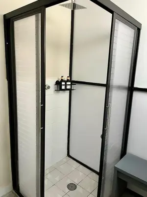 Un baño de Depa Equipado Zona de Estadios & Restaurantes