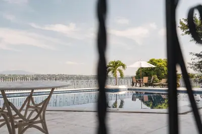 Piscina en o cerca de Comoda Habitacion en Hotel con Vista al Lago, Tequesquitengo