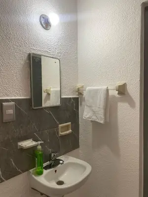 Un baño de Casa entera gran ubicación, aeropuerto ver